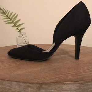 NEW Classic black velvet heels 🖤
